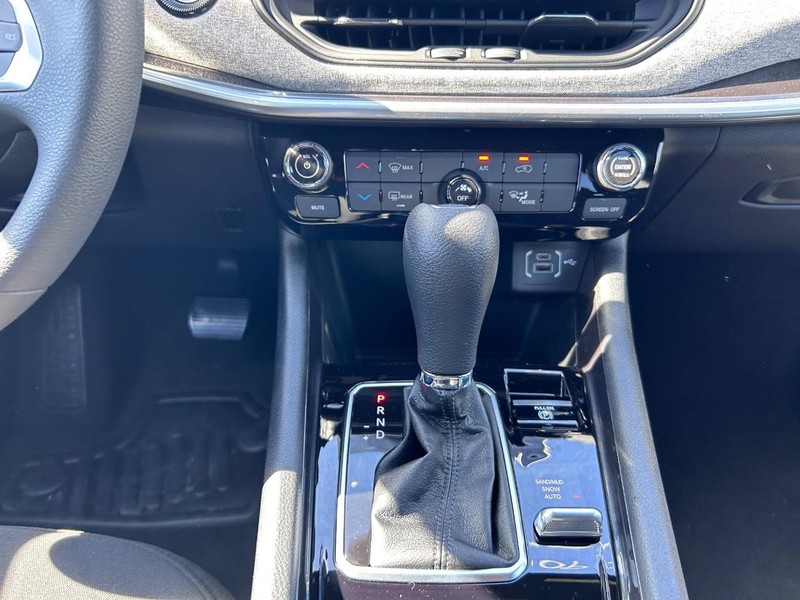 Jeep Compass Vehicle Full-screen Gallery Image 14