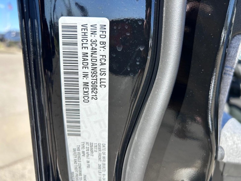 Jeep Compass Vehicle Full-screen Gallery Image 20