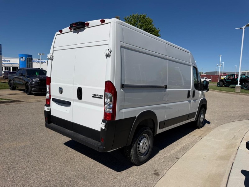 Ram ProMaster Cargo Van Vehicle Full-screen Gallery Image 4