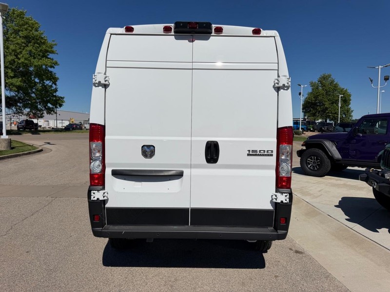 Ram ProMaster Cargo Van Vehicle Full-screen Gallery Image 5
