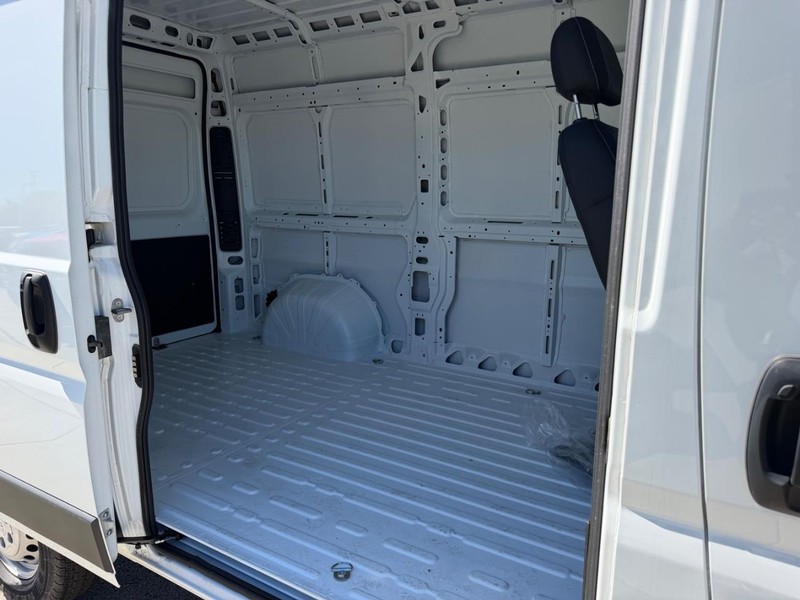 Ram ProMaster Cargo Van Vehicle Full-screen Gallery Image 7