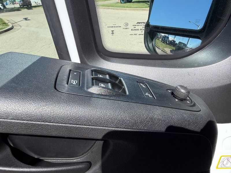 Ram ProMaster Cargo Van Vehicle Full-screen Gallery Image 16
