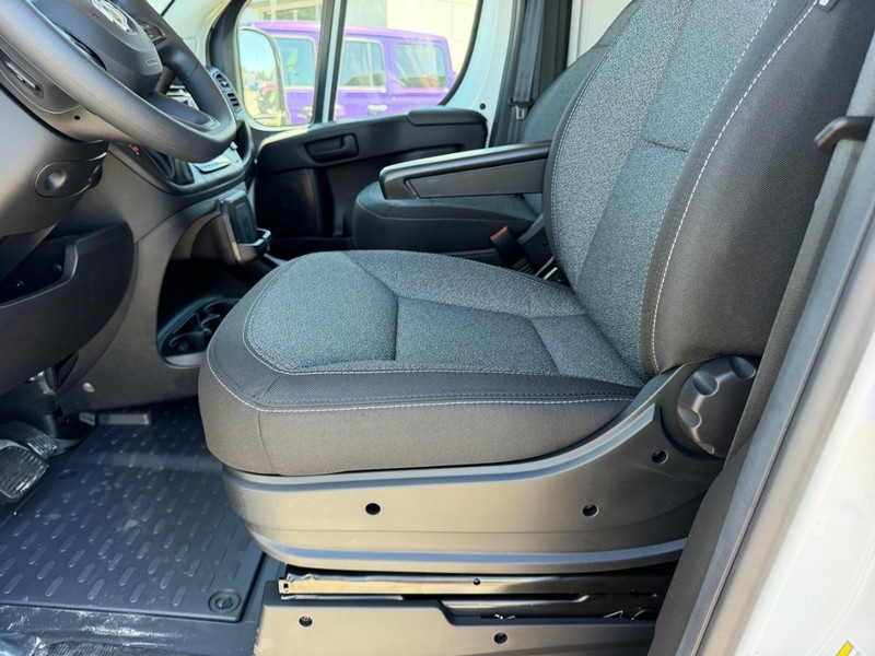 Ram ProMaster Cargo Van Vehicle Full-screen Gallery Image 17