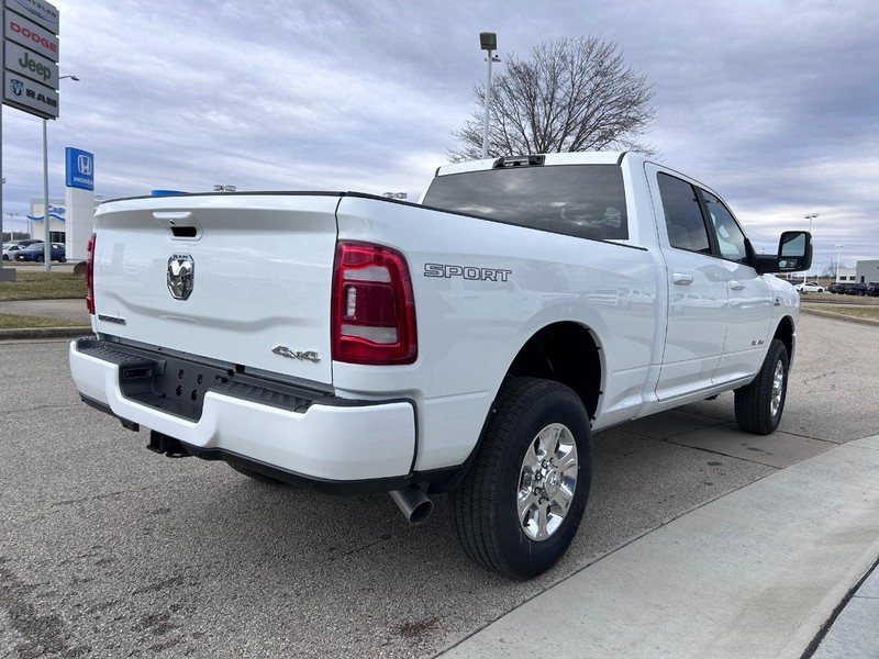 Ram 2500 Vehicle Full-screen Gallery Image 4