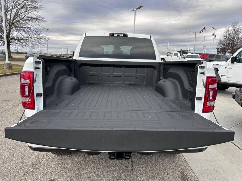 Ram 2500 Vehicle Full-screen Gallery Image 6