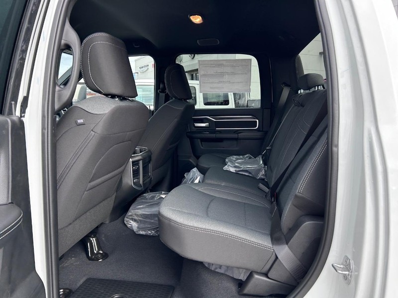 Ram 2500 Vehicle Full-screen Gallery Image 8