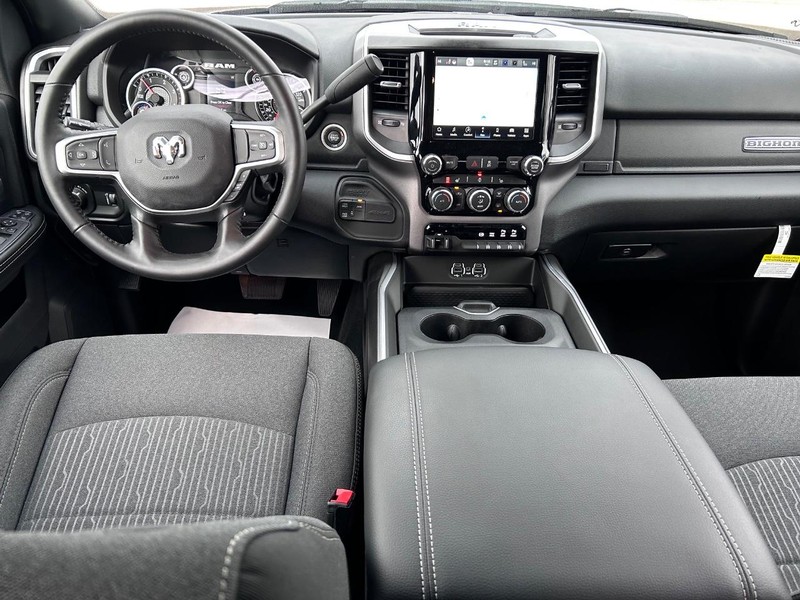 Ram 2500 Vehicle Full-screen Gallery Image 9