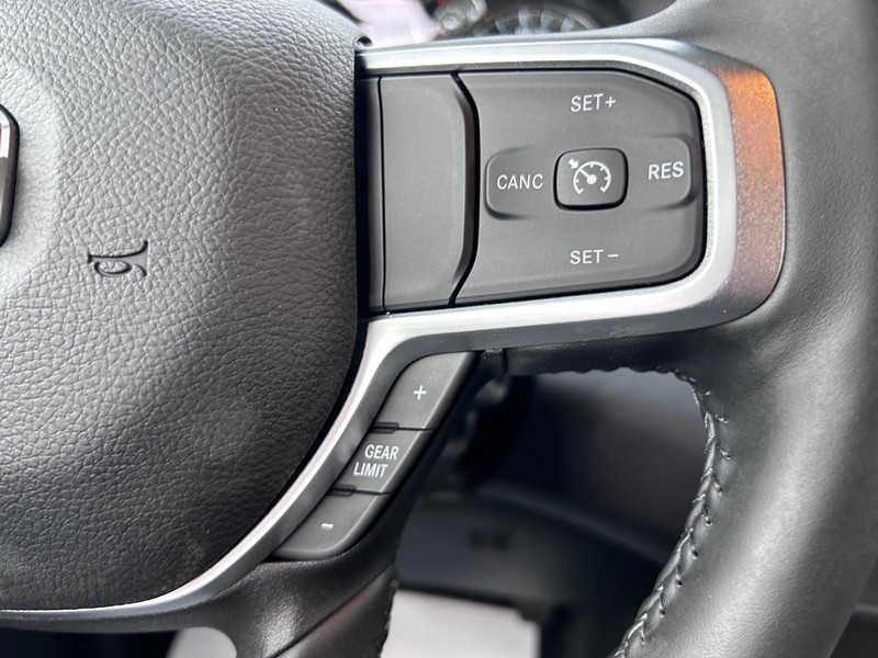 Ram 2500 Vehicle Full-screen Gallery Image 12