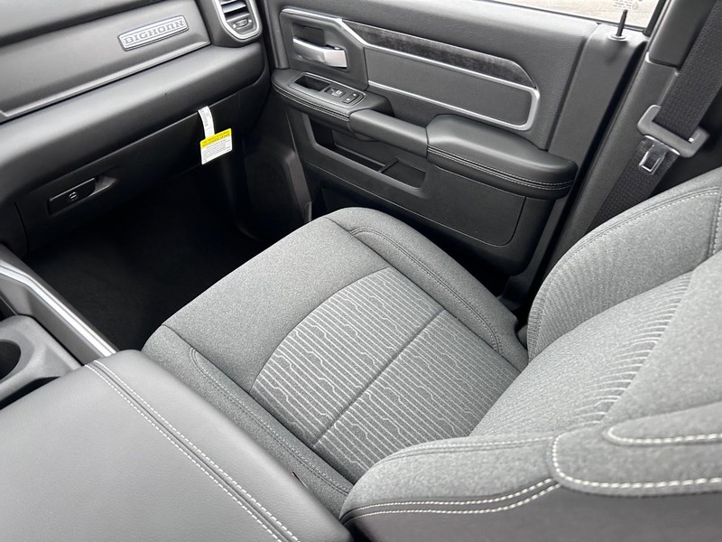 Ram 2500 Vehicle Full-screen Gallery Image 15