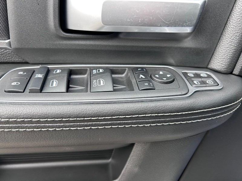 Ram 2500 Vehicle Full-screen Gallery Image 16