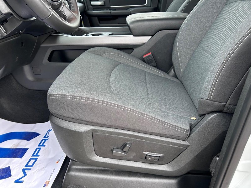 Ram 2500 Vehicle Full-screen Gallery Image 17