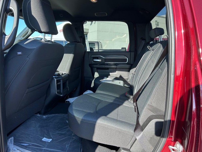 Ram 2500 Vehicle Full-screen Gallery Image 8