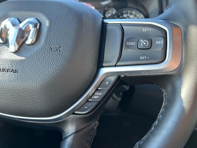 Ram 2500 Vehicle Full-screen Gallery Image 12