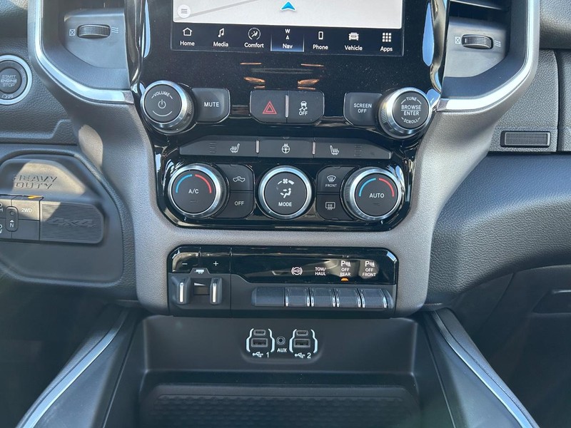 Ram 2500 Vehicle Full-screen Gallery Image 14