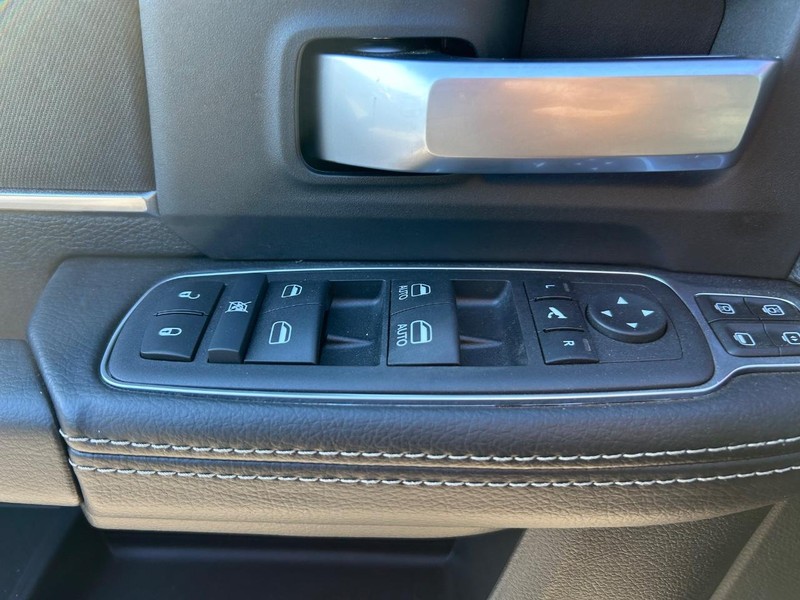 Ram 2500 Vehicle Full-screen Gallery Image 16