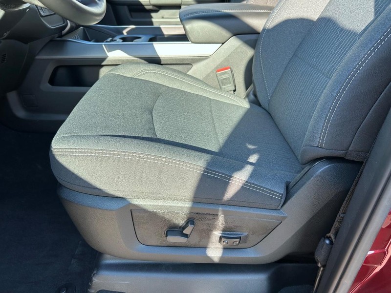 Ram 2500 Vehicle Full-screen Gallery Image 17