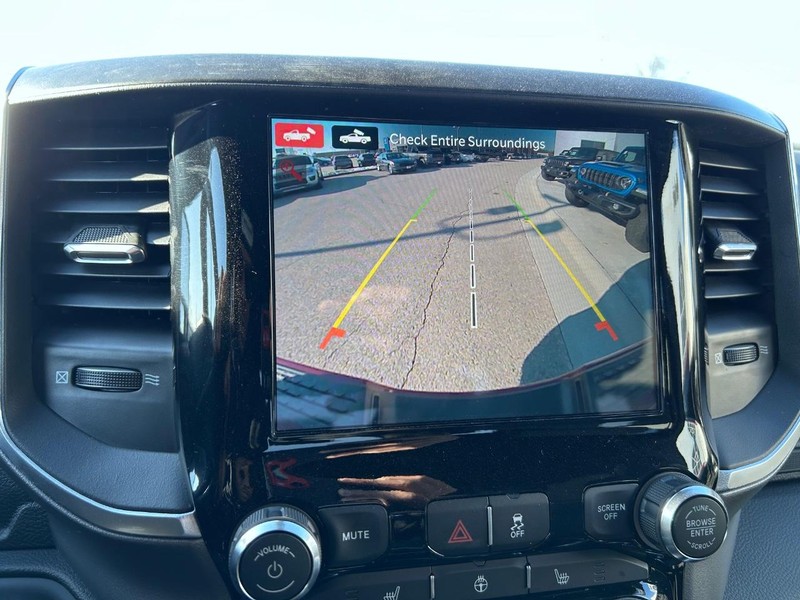 Ram 2500 Vehicle Full-screen Gallery Image 19