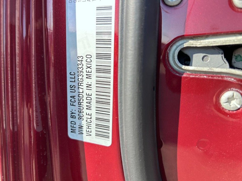 Ram 2500 Vehicle Full-screen Gallery Image 21