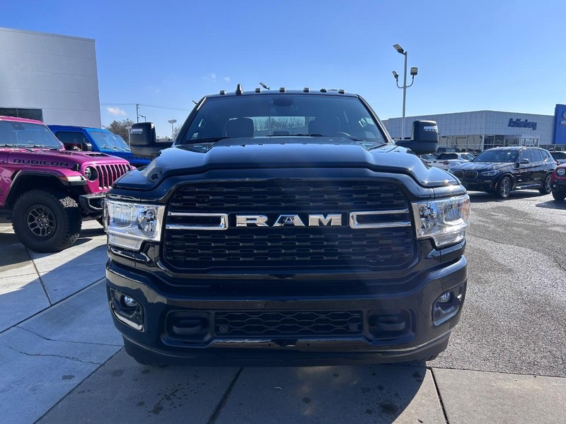 Ram 2500 Vehicle Full-screen Gallery Image 2