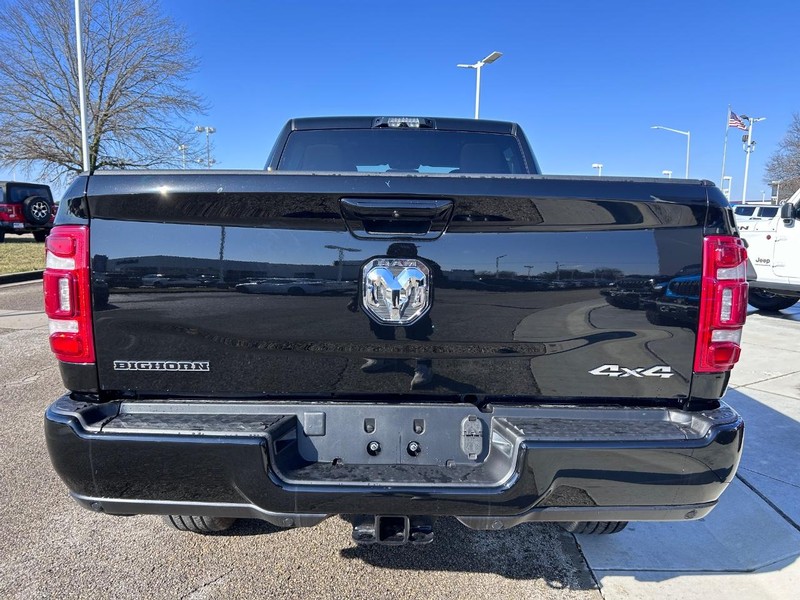 Ram 2500 Vehicle Full-screen Gallery Image 5