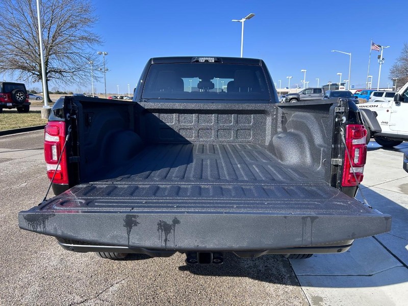 Ram 2500 Vehicle Full-screen Gallery Image 6