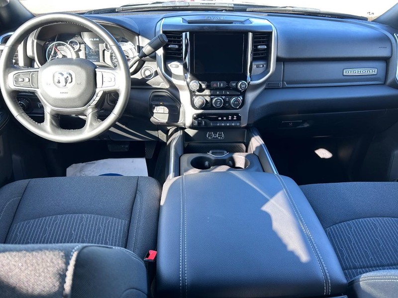 Ram 2500 Vehicle Full-screen Gallery Image 9