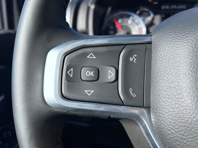 Ram 2500 Vehicle Full-screen Gallery Image 11