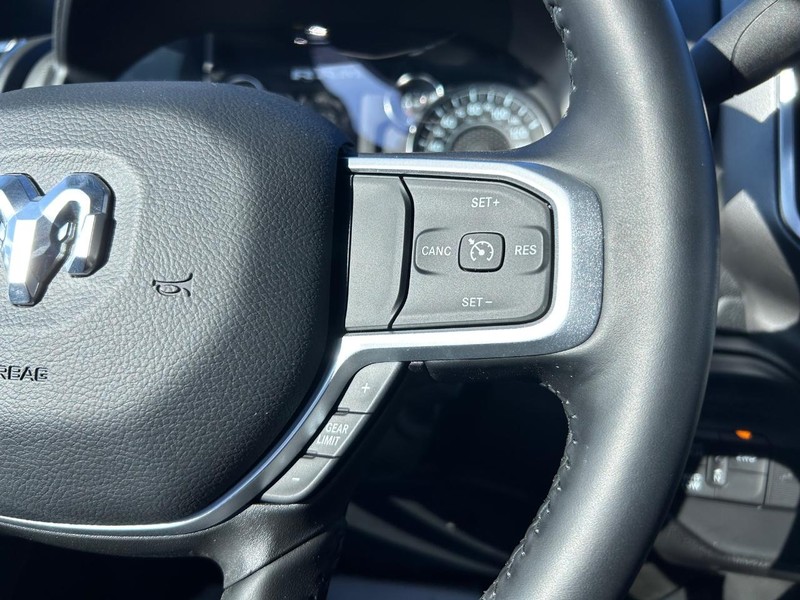 Ram 2500 Vehicle Full-screen Gallery Image 12