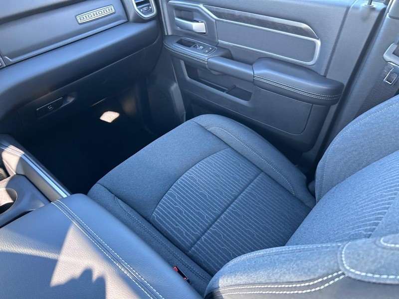 Ram 2500 Vehicle Full-screen Gallery Image 15