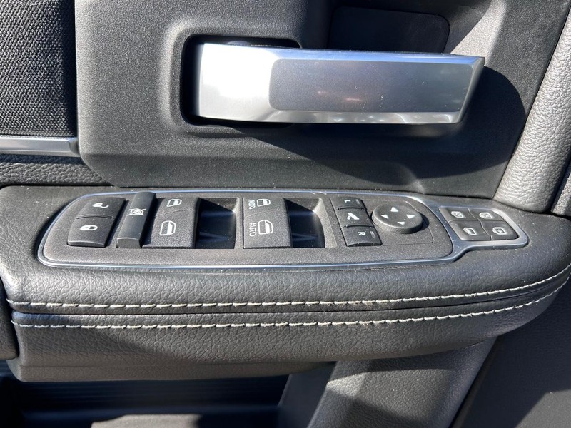 Ram 2500 Vehicle Full-screen Gallery Image 16