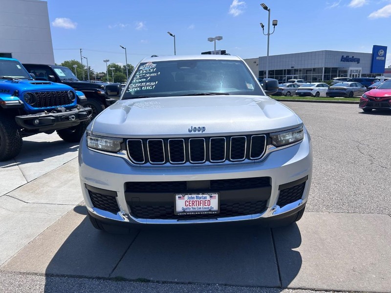 Jeep Grand Cherokee L Vehicle Full-screen Gallery Image 2