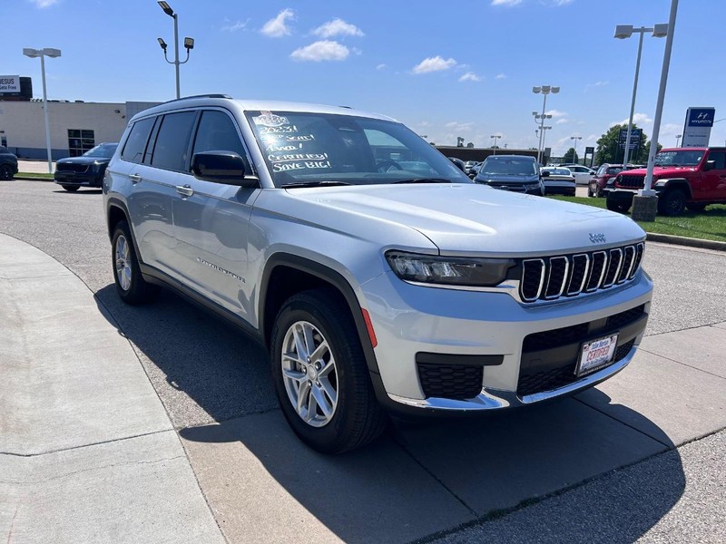 Jeep Grand Cherokee L Vehicle Full-screen Gallery Image 3