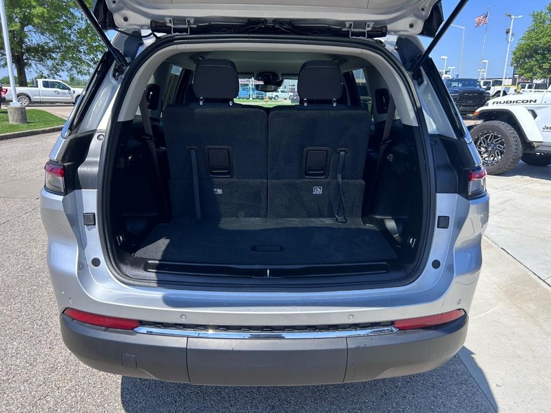 Jeep Grand Cherokee L Vehicle Full-screen Gallery Image 6