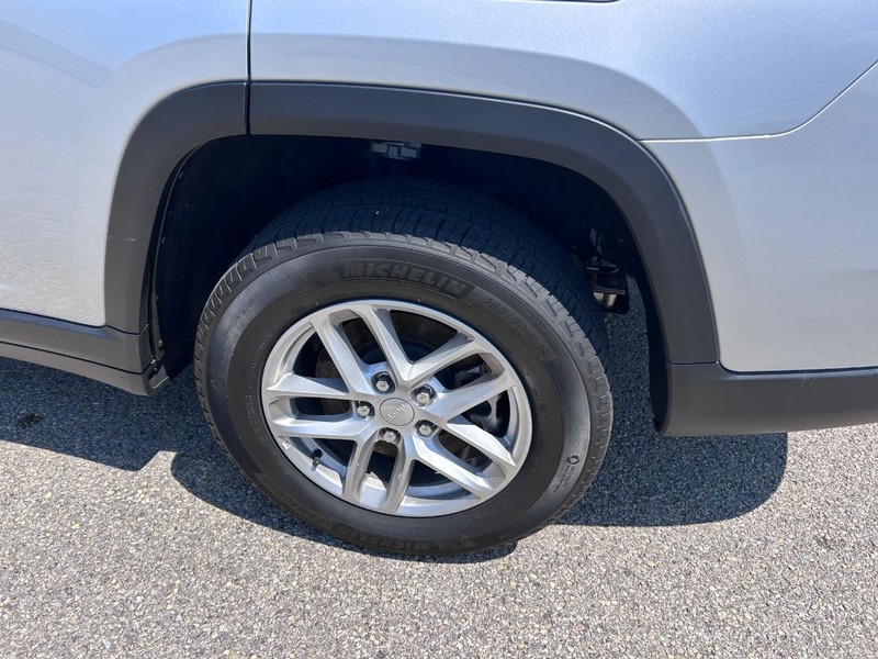 Jeep Grand Cherokee L Vehicle Full-screen Gallery Image 7