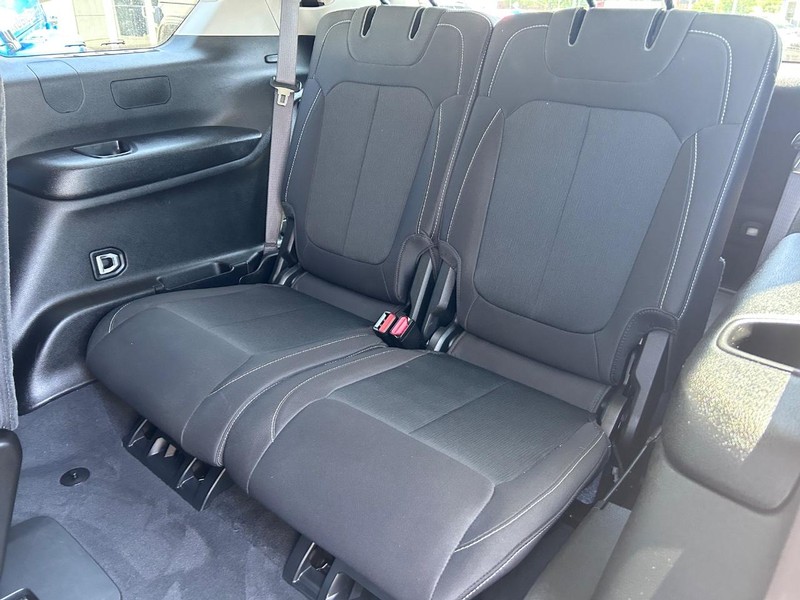 Jeep Grand Cherokee L Vehicle Full-screen Gallery Image 8