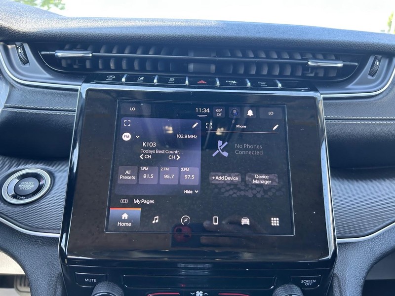 Jeep Grand Cherokee L Vehicle Full-screen Gallery Image 15