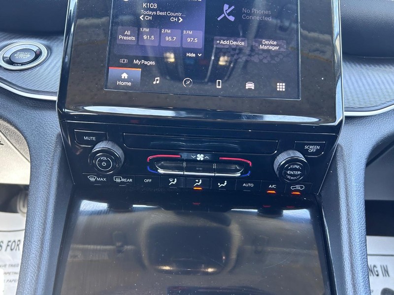 Jeep Grand Cherokee L Vehicle Full-screen Gallery Image 16