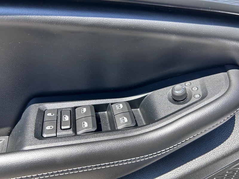 Jeep Grand Cherokee L Vehicle Full-screen Gallery Image 19