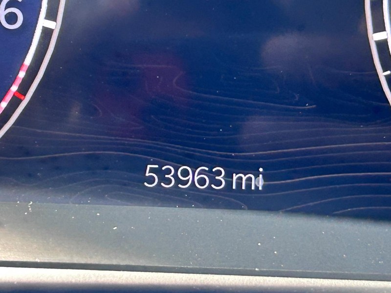 Jeep Grand Cherokee L Vehicle Full-screen Gallery Image 21