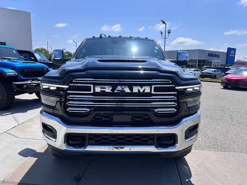 Ram 2500 Vehicle Full-screen Gallery Image 2