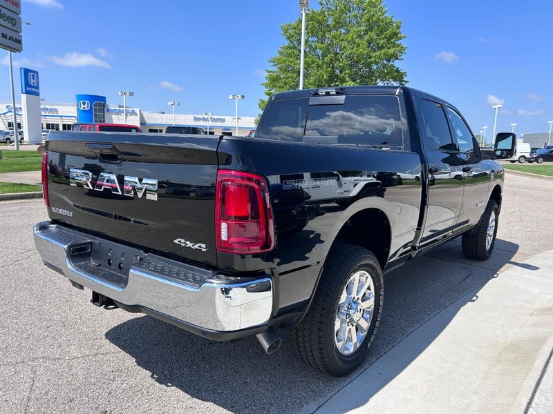 Ram 2500 Vehicle Full-screen Gallery Image 4