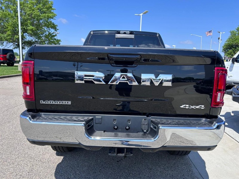 Ram 2500 Vehicle Full-screen Gallery Image 5