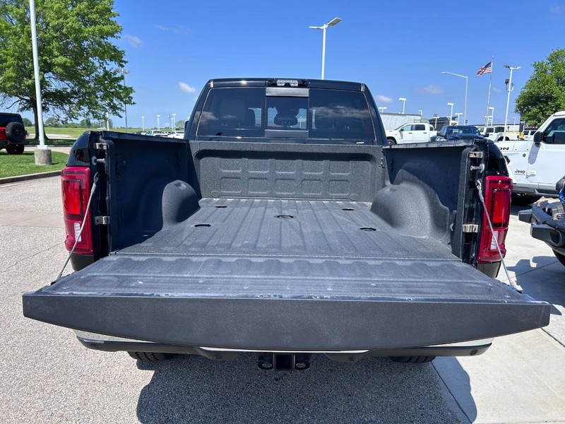 Ram 2500 Vehicle Full-screen Gallery Image 6