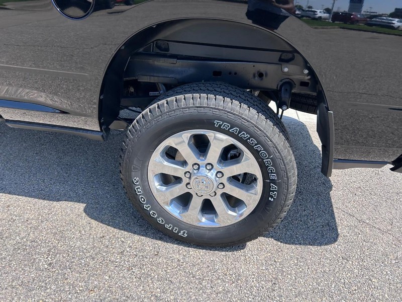 Ram 2500 Vehicle Full-screen Gallery Image 7