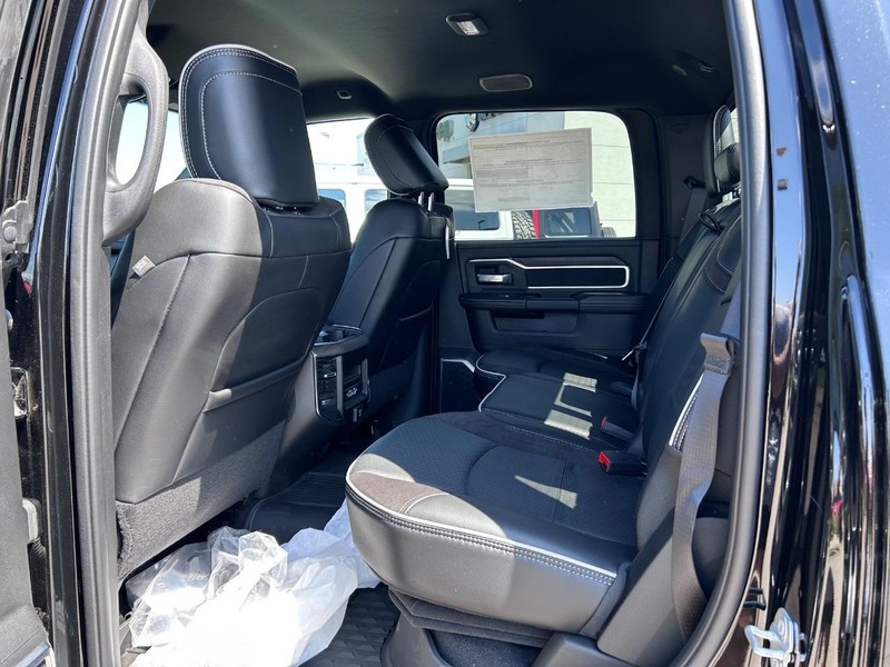 Ram 2500 Vehicle Full-screen Gallery Image 8