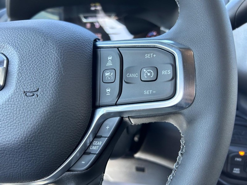 Ram 2500 Vehicle Full-screen Gallery Image 12