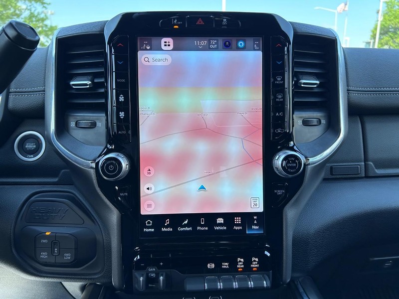 Ram 2500 Vehicle Full-screen Gallery Image 13