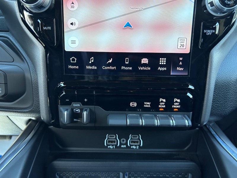 Ram 2500 Vehicle Full-screen Gallery Image 16