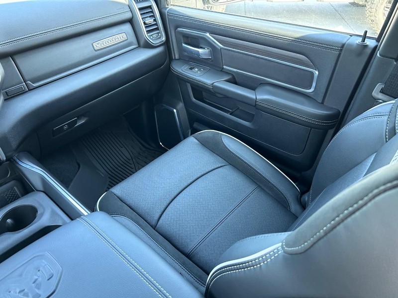 Ram 2500 Vehicle Full-screen Gallery Image 17