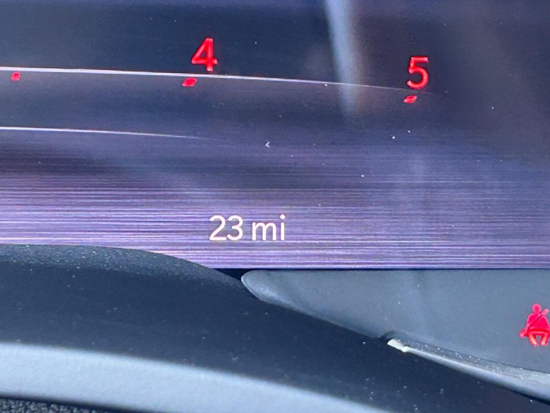 Ram 2500 Vehicle Full-screen Gallery Image 21